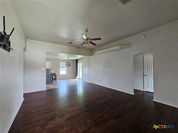 4th image of 2611 Larissa Dr