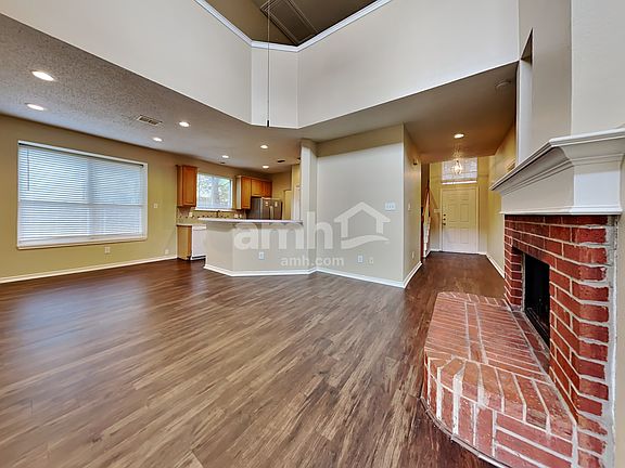 4th image of 1688 Yosemite Dr