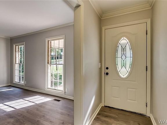 3rd image of 5112 Northcliff Dr
