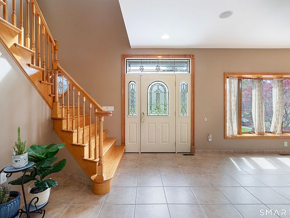 2nd image of 113 Pinnacle Road