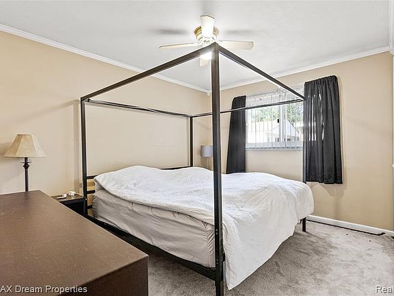 3rd image of 34054 Fernwood St