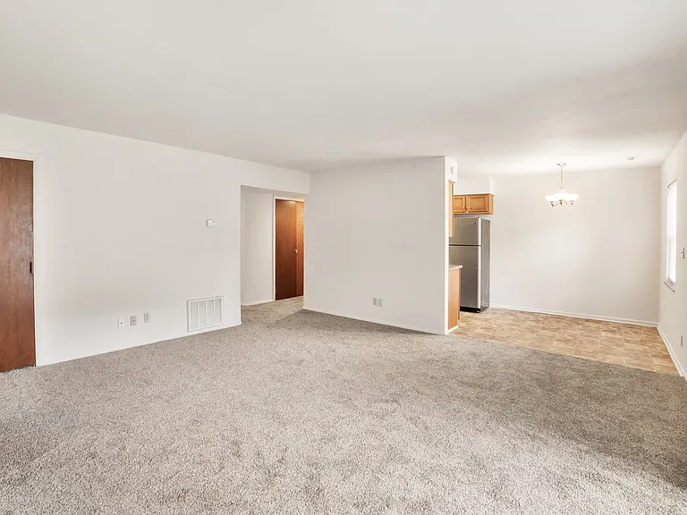 Somerset Apartments — Photo 5