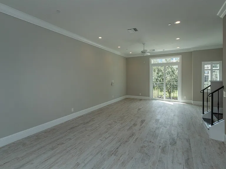665 E Jackson St — Photo 9