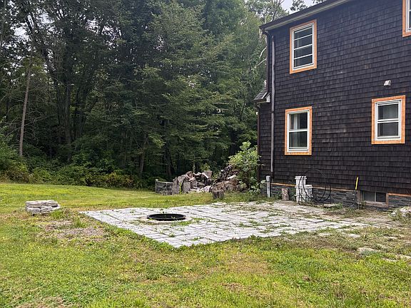 4th image of 10 Railroad St