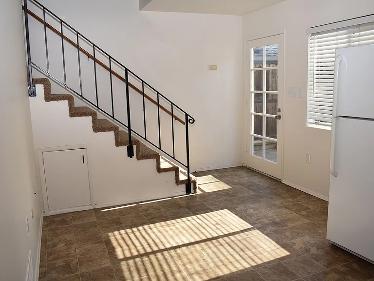 512-516 N Citrus Ave — Photo 19