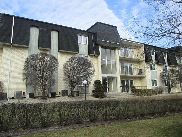 1st image of 18521 Wentworth Ave APT 1C