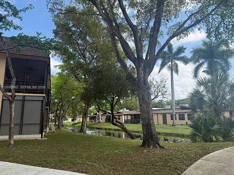 2 Briarwood Cir #212 — Photo 32