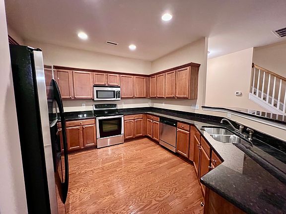 4th image of 1009 Remington Oaks Cir