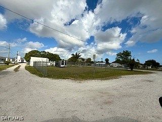 5th image of 642 E Alverdez Ave