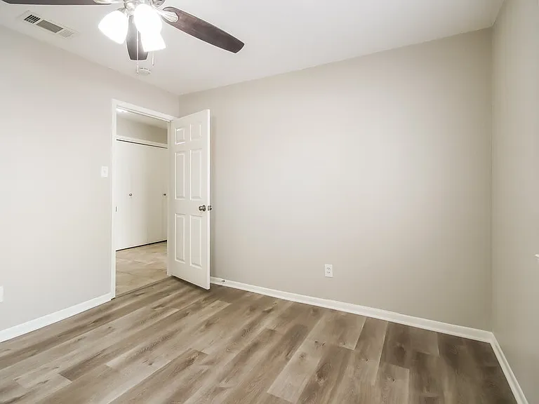 1235 Park Ln — Photo 12