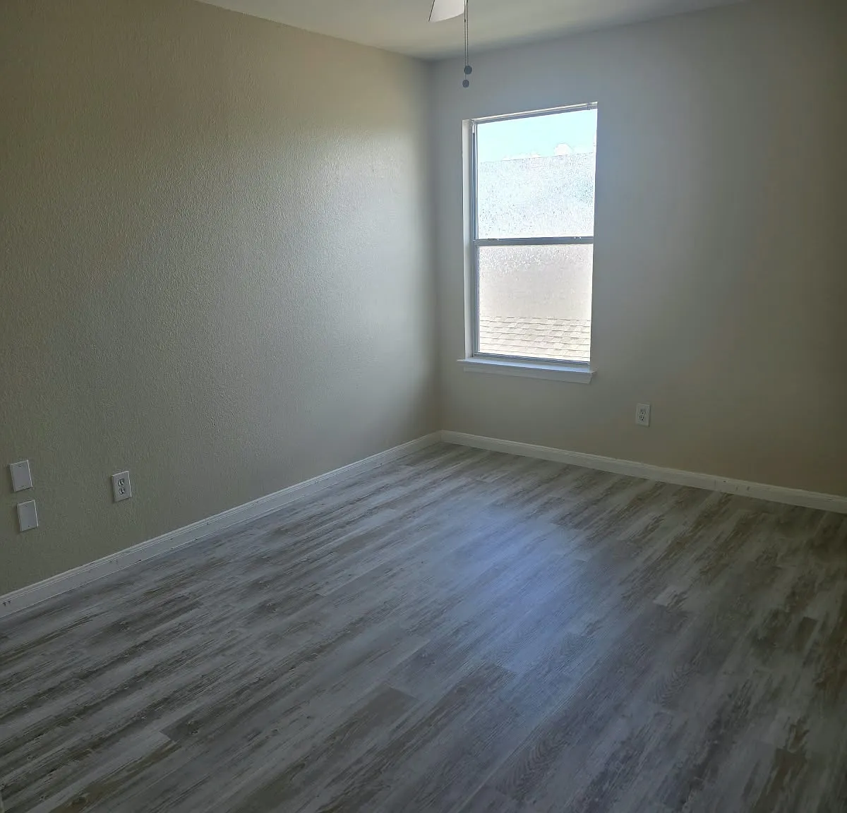 4 bed, 2.5 bath, 2577 sqft, $2,195 — Photo 2