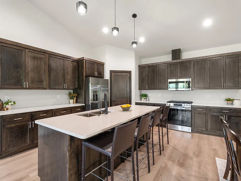 1115 S Foss Ave — Photo 5