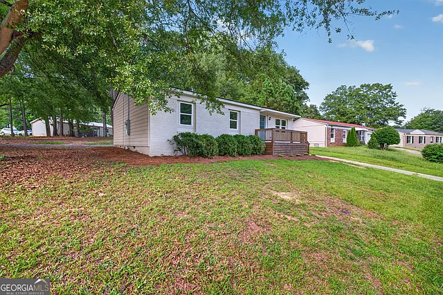 3 bed, 1050 sqft, $1,850 — Photo 2