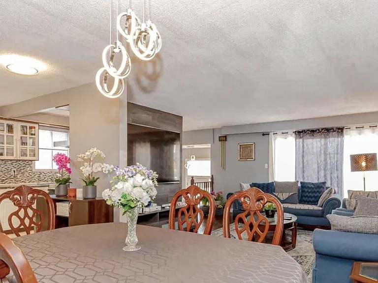 18 Hockley Path #UPPER — Photo 2