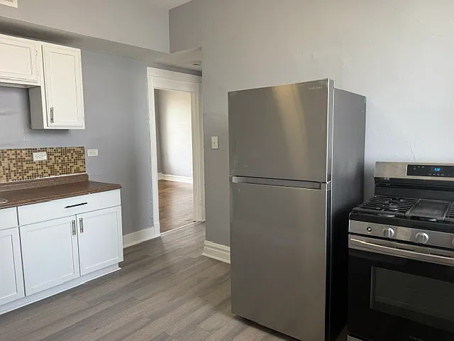 1507 W 66th St #2 — Photo 11