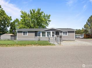 6750 Desert View Drive, West Richland, WA 99353