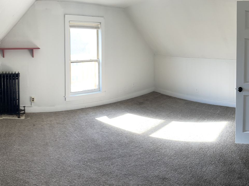 2nd image of 24 Baldwin St