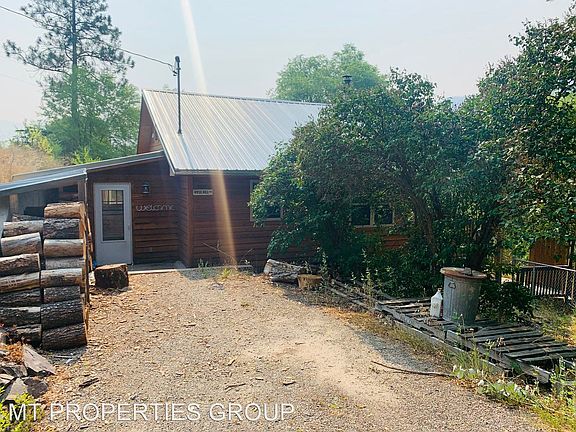 2nd image of 905 Rosehill Ln