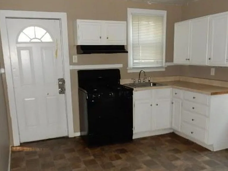 831 Abston Ave — Photo 3
