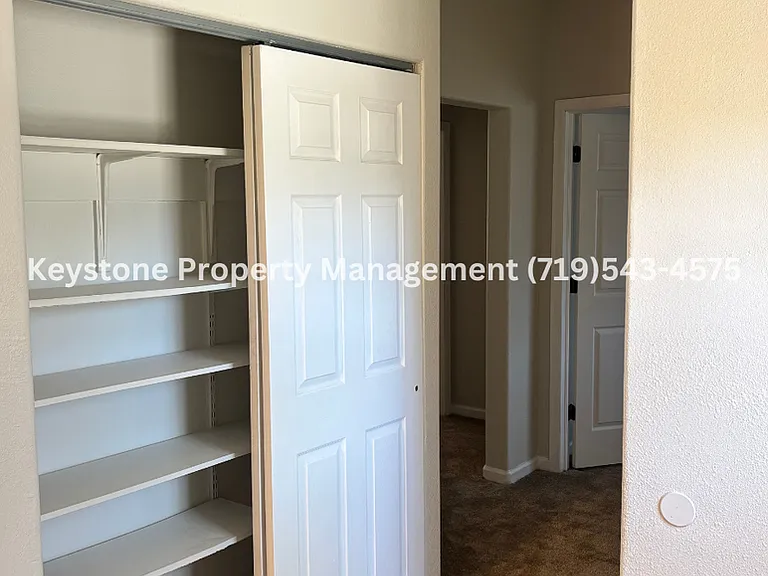 718 W 11th St — Photo 10