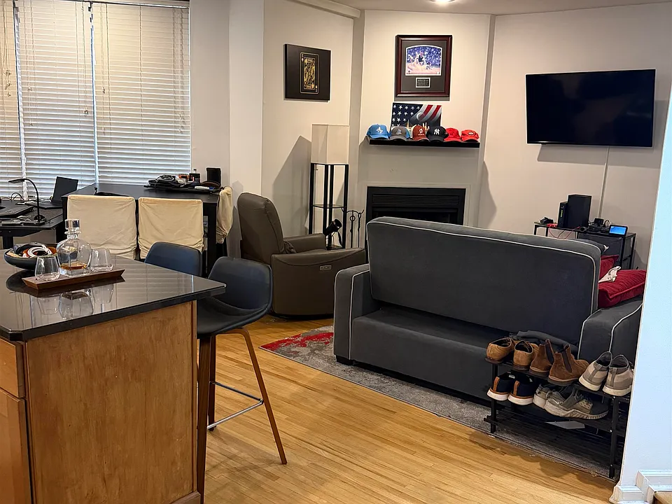 80 Bloomfield St #2C