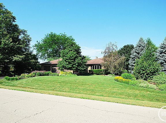 2nd image of 11S634 McGrath Ln