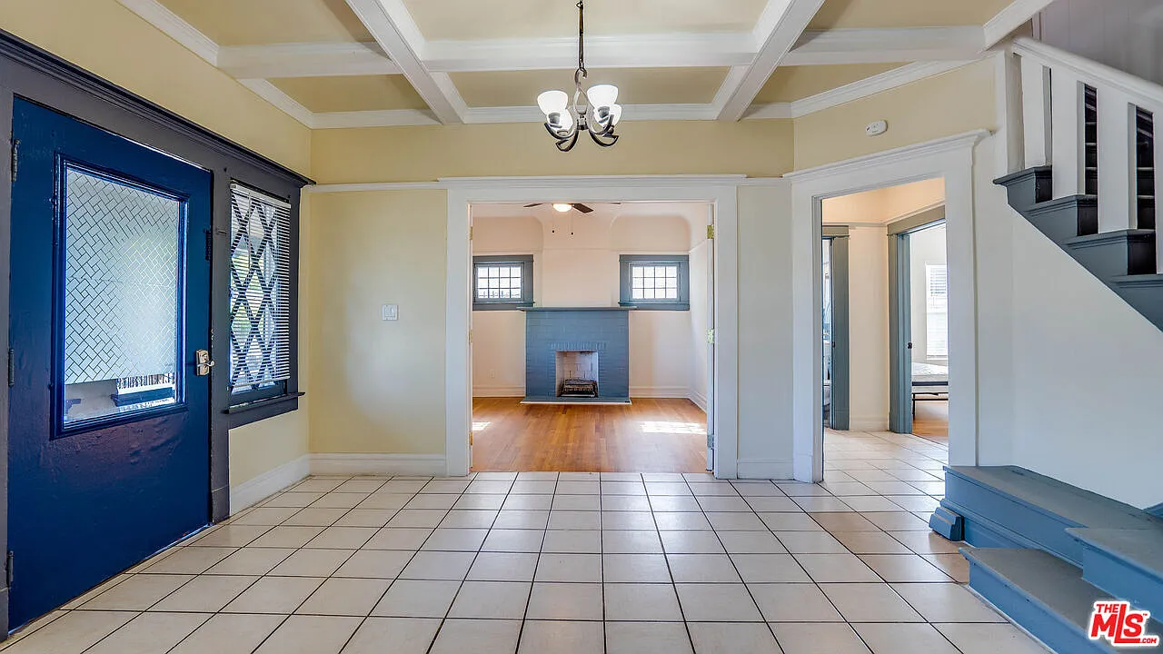 6 bed, 3.0 bath, 1968 sqft, $7,500 — Photo 1