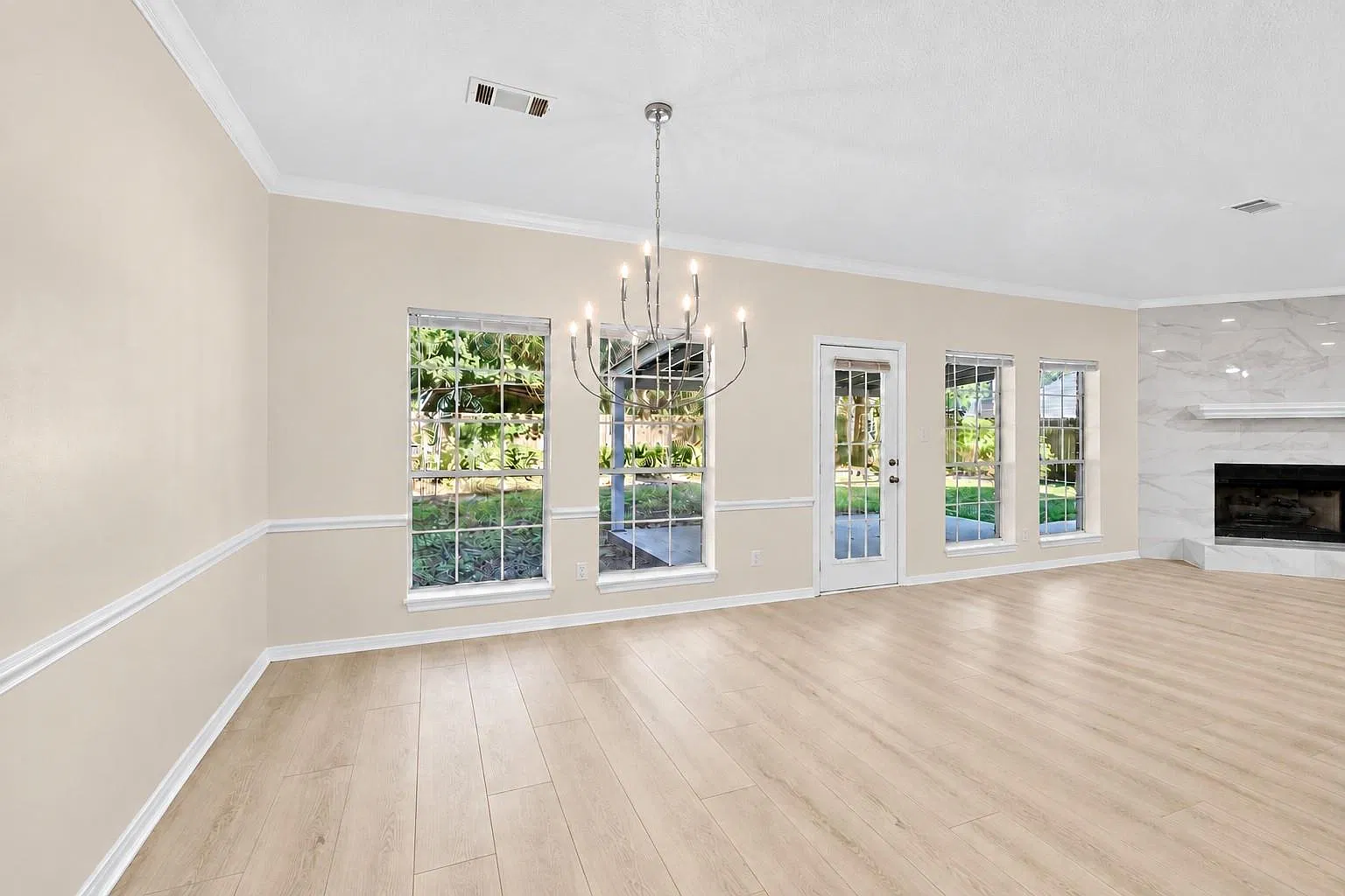 3 bed, 2.0 bath, 2175 sqft, $2,300 — Photo 4