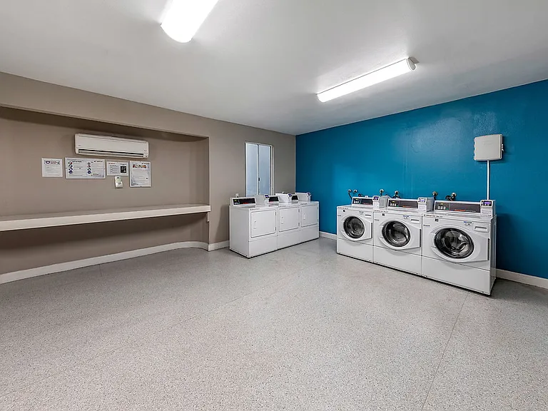Essex Properties at Miracle Mile — Photo 24