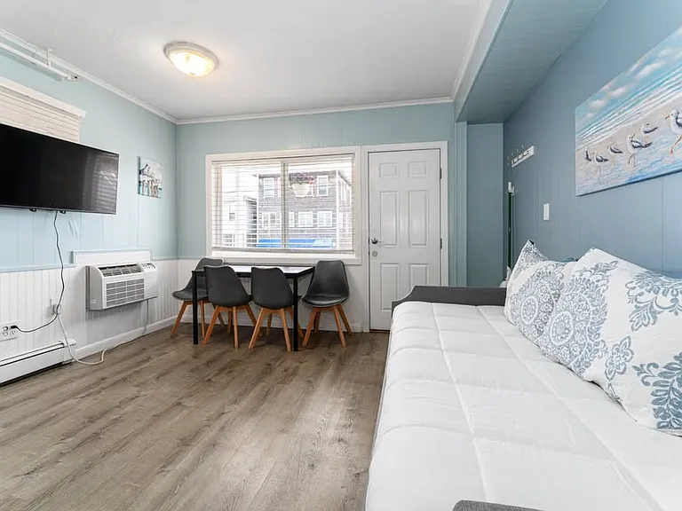 46 E Grand Ave — Photo 4