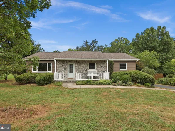 135 Red Stone Dr, York Haven, PA 17370