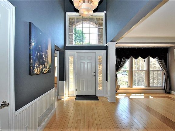 3rd image of 525 Covington Ln