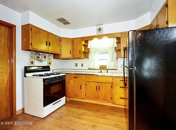 4th image of 16615 Holland Ave