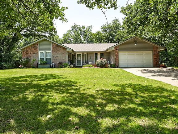3rd image of 1409 Leawood Dr