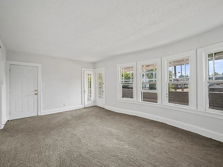 3338 E 137th St #3338 — Photo 2