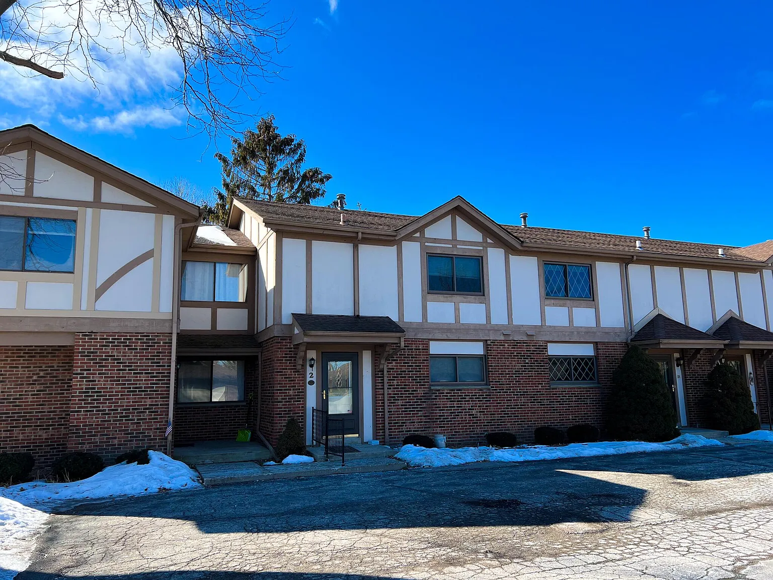5727 Cambridge Cir photo 1