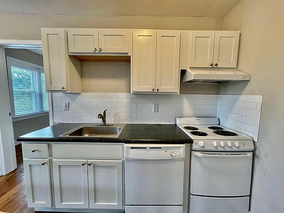 5th image of 3713 Summit St #303
