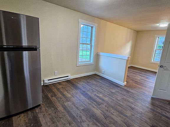 2nd image of 400 Railroad Ave #5