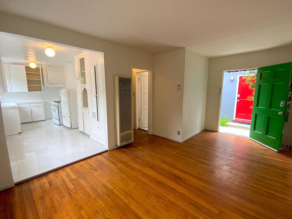1st image of 425 Venice Way #1/2