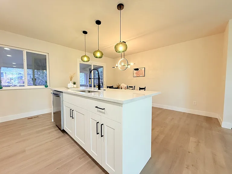 4770 Newton Dr — Photo 13