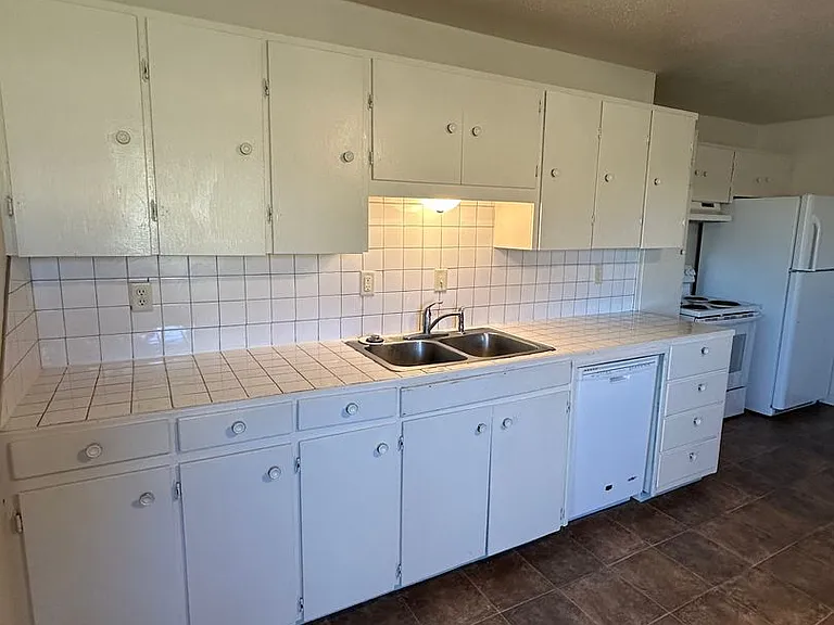 222 Jefferson St — Photo 2