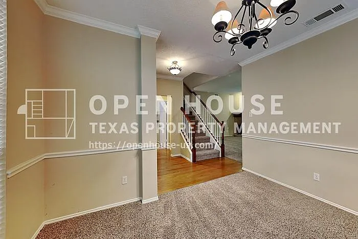 2317 Norwich St — Photo 7