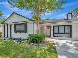 910 Beachcomber Ln, Houston, TX 77062