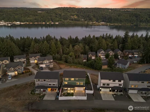 2416 W Echo bay Dr, Bremerton, WA 98312
