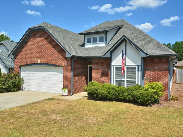 406 Pebble Creek Dr, Gardendale, AL 35071