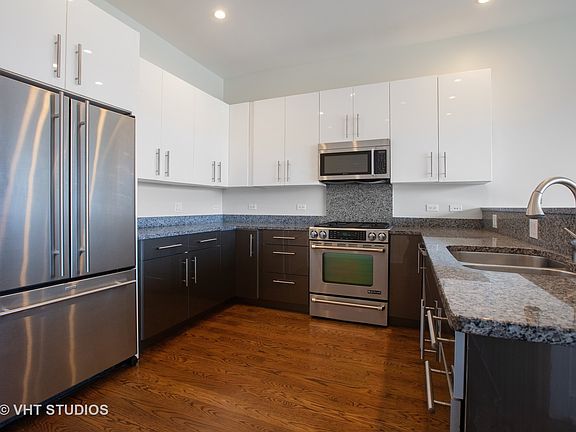4th image of 1138 N Milwaukee Ave #3