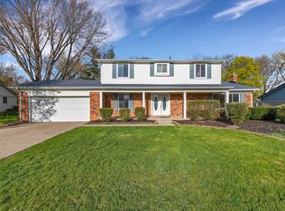 29854 Fox Grove Rd, Farmington Hills, MI 48334