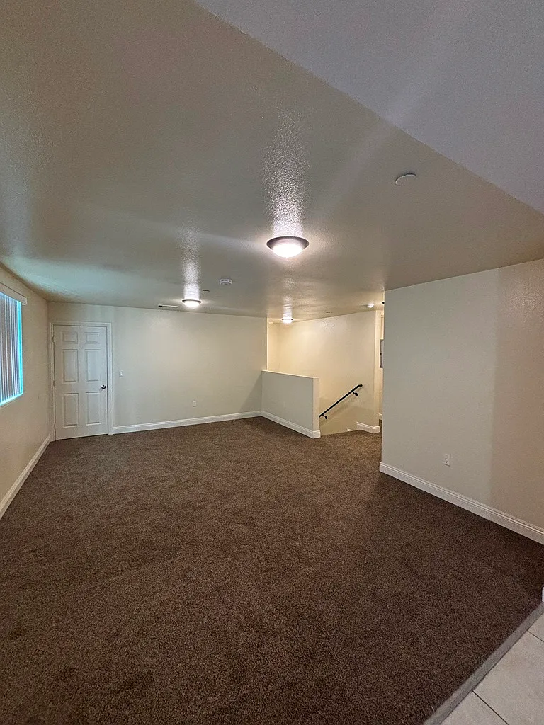 5 bed, 1893 sqft, $4,200 — Photo 4