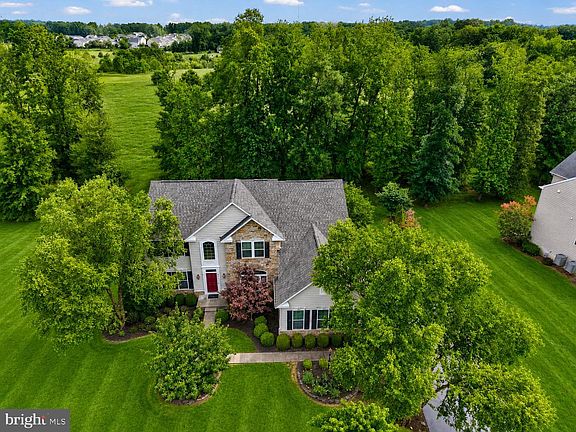 2nd image of 4954 Pebble Run Rd
