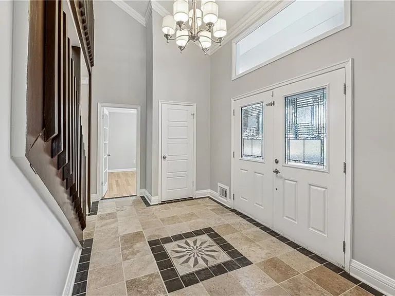 6895 Riverside Dr — Photo 3